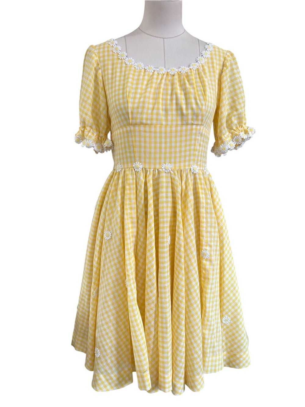 70’s yellow and white checkered puff sleeve Daisy embroidered midi dress Small